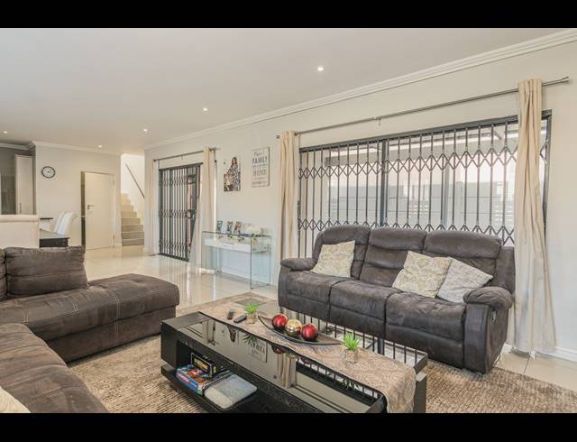 4 BEDROOM FREEHOLD FOR SALE IN PARKLANDS NORTH